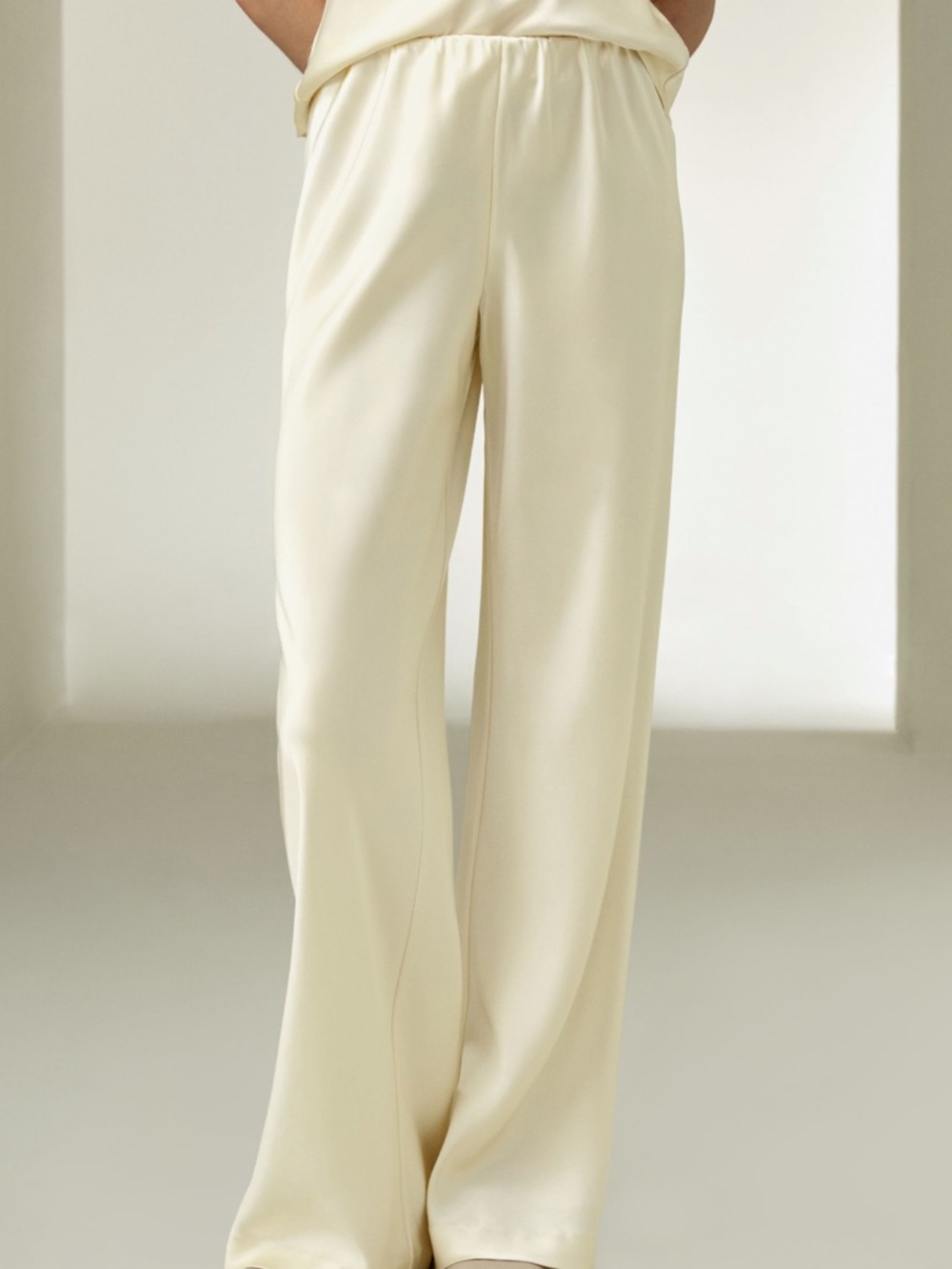 Escada 100% silk Cream Wide-Leg pants.